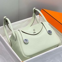 Hermes Lindy 26cm Bag In Vert Fizz Clemence Leather Hermes Lindy 26cm Bag In Vert Fizz Clemence Leather