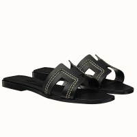Hermes Oran Sandals In Black Leather With Stitched Detail Hermes Oran Sandals In Black Leather With Stitched Detail